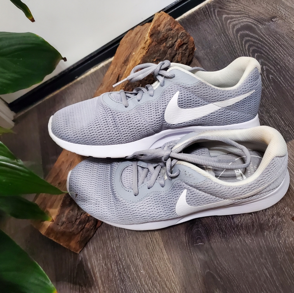 Nike Women's Tanjun AQ3553-002 Gray Running Shoes Size 10